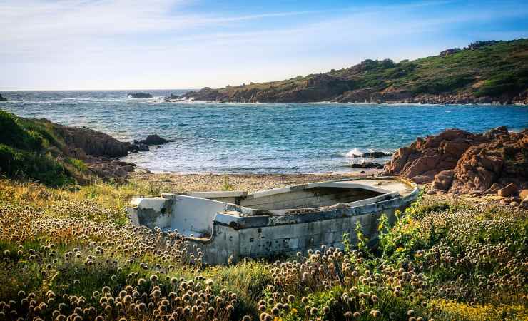 Sardegna, barca e mare