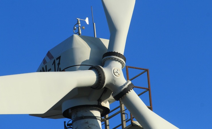 Turbina eolica primo piano